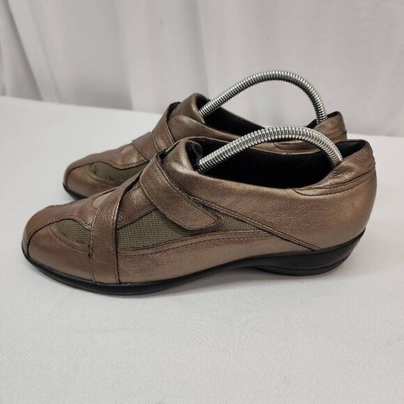 CLARKS Size 10 M Everyday Bronze Gold Walking Leather Slip On Loafer Sneakers G - Picture 6 of 9